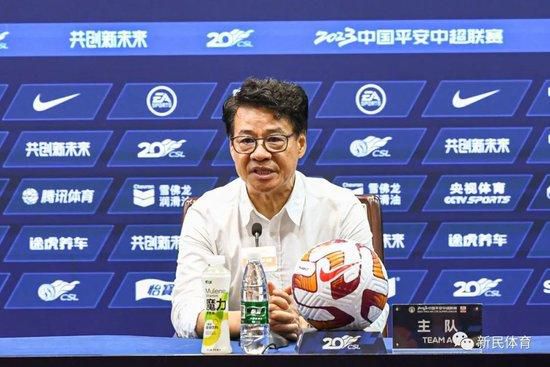 泰晤士：尤文与曼城展开谈判希望冬窗租借卡尔文-菲利普斯《泰晤士报》报道，致力于冬窗补强中场的尤文图斯已就租借卡尔文-菲利普斯，与曼城展开谈判。